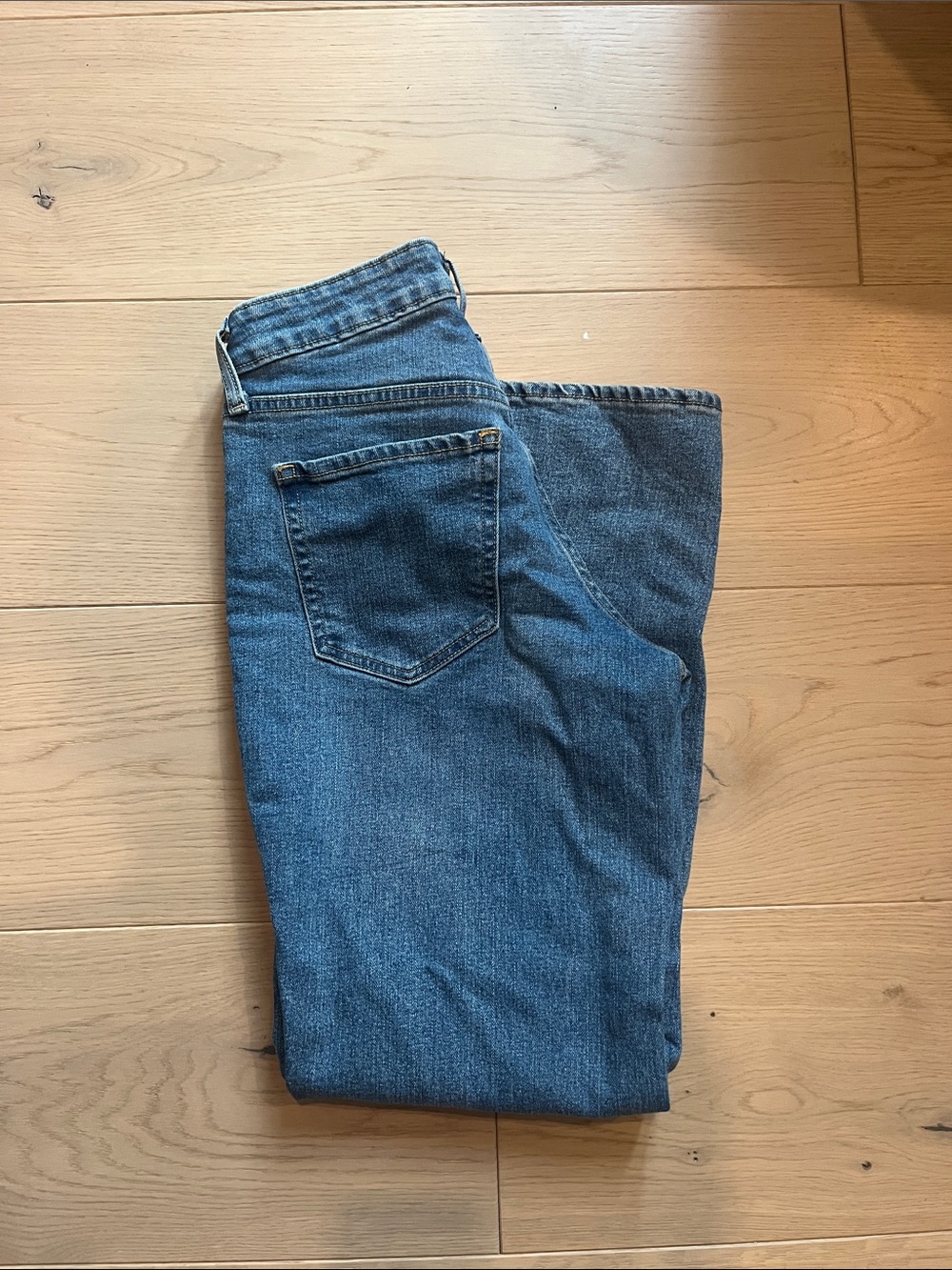 Old Navy Straight-Leg Women's Denim Jeans in Medium Blue